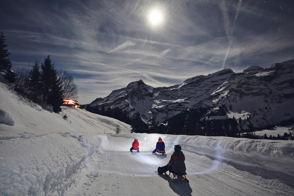 Faire-luge-de-nuit-Diablerets-Suisse