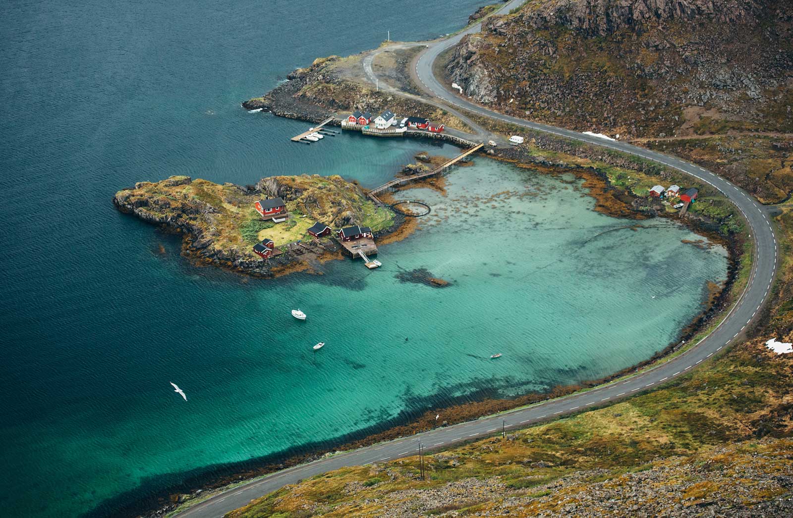 plus belle randonnée de norvege vue sur eau turquoise