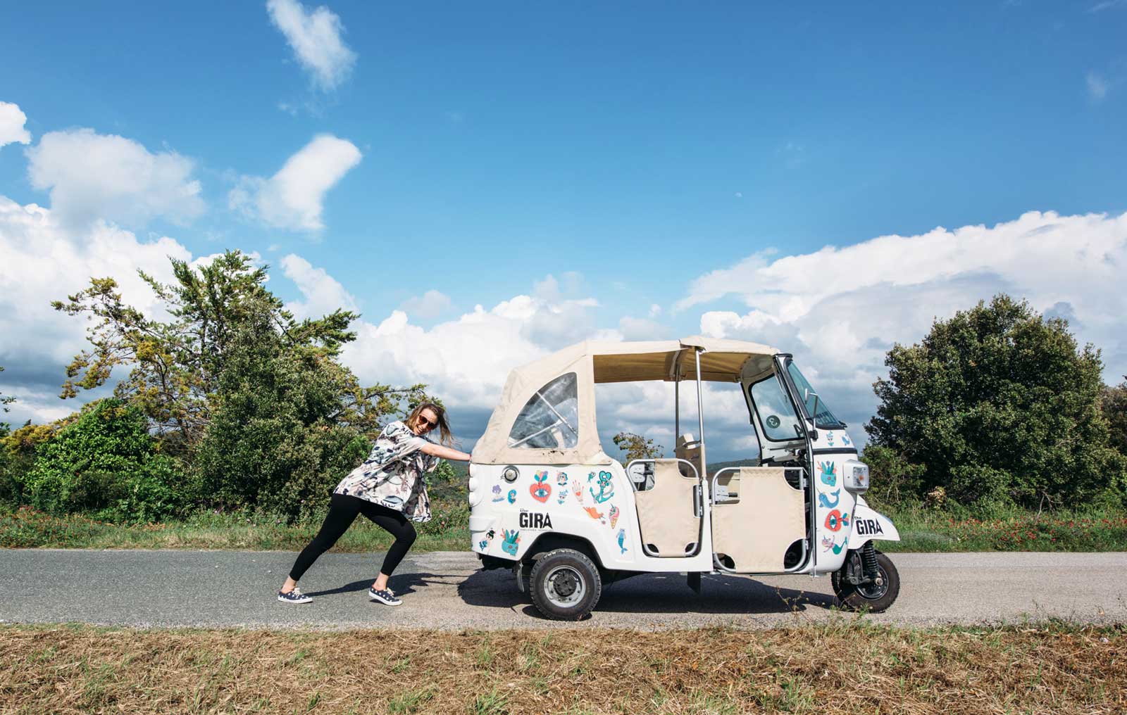 the gira ape tuktuk