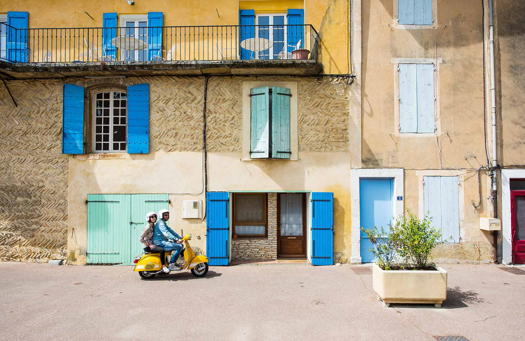 Que faire en provence Vespa Jaune