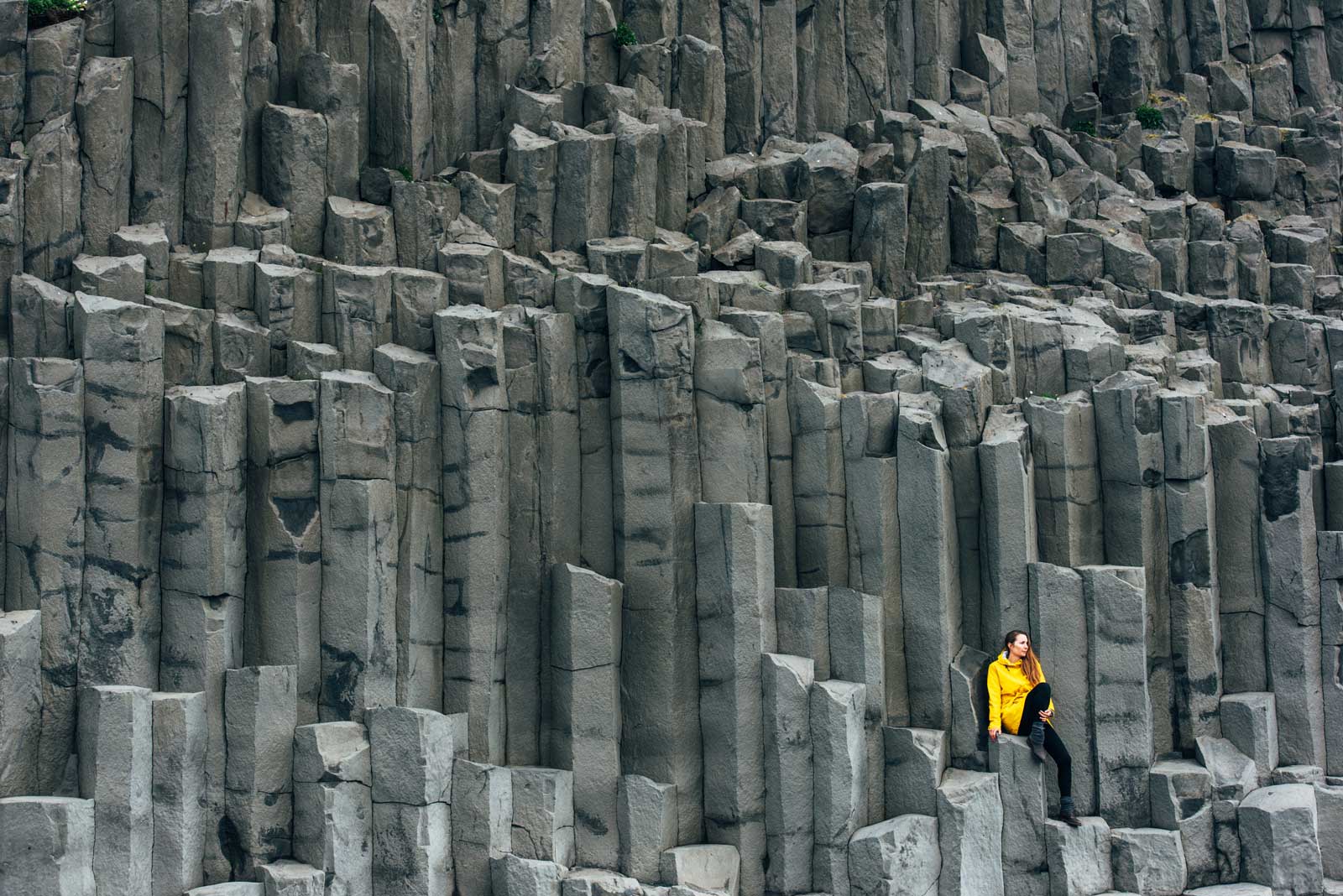 Plage noir islande colonnes de basaltes