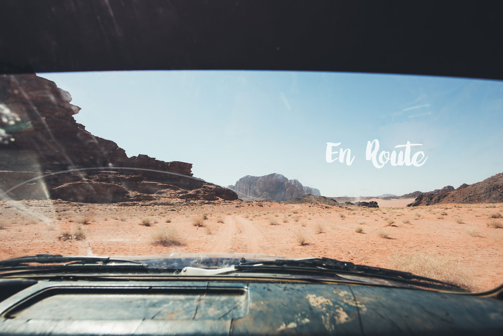 4x4 dans le desert de wadi rum jordanie