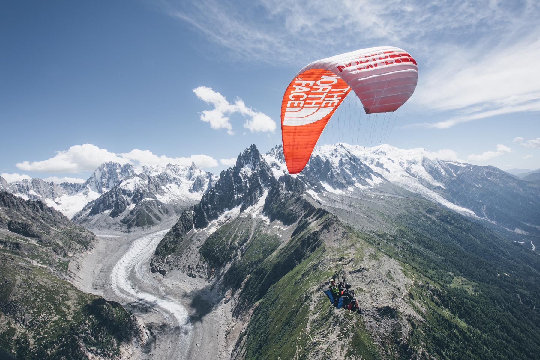 Parapente au dessus de la Mer de Glace, Chamonix Mont-Blanc