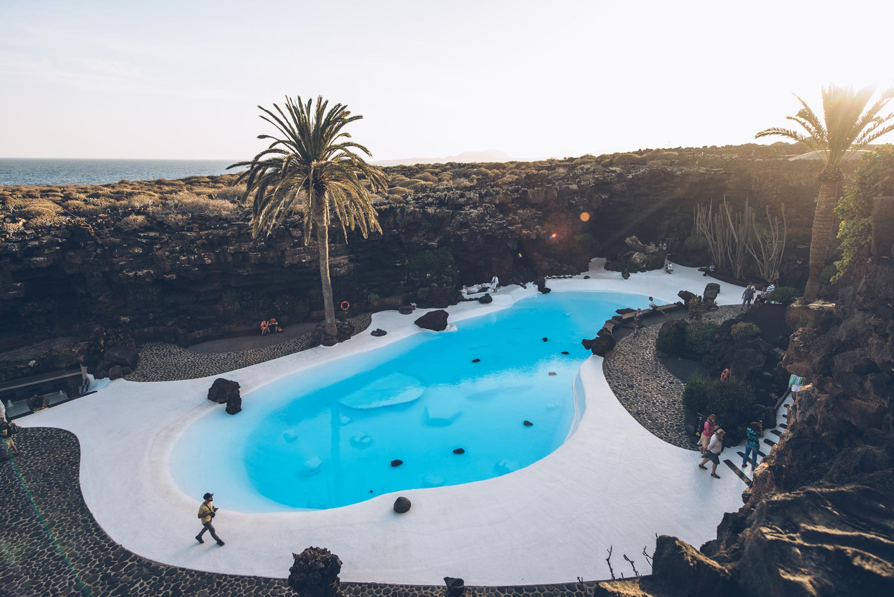 Jameos del Agua, Piscine au milieu du tube de lave