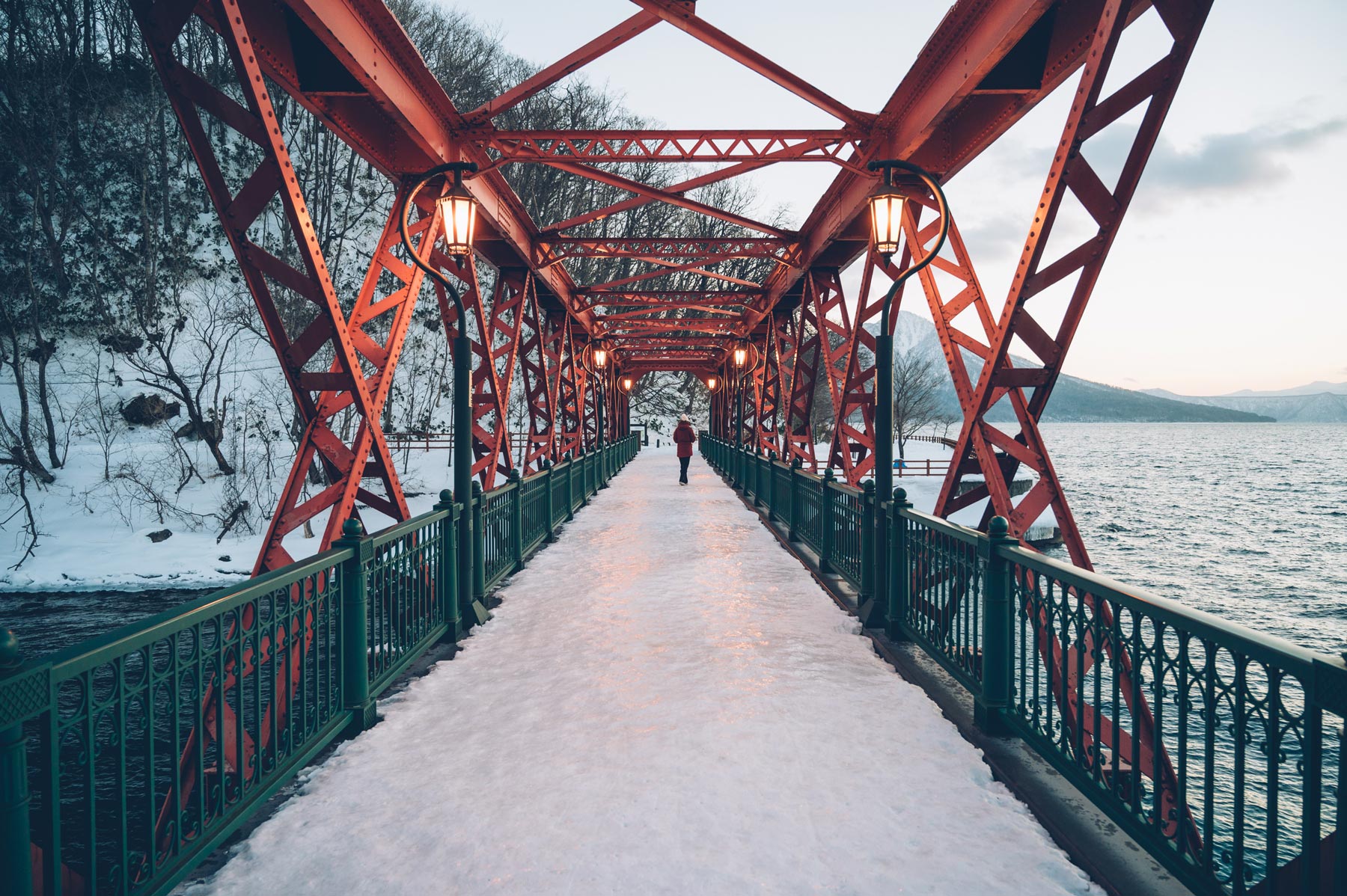 Pont du Lac Shikotsu, Japon