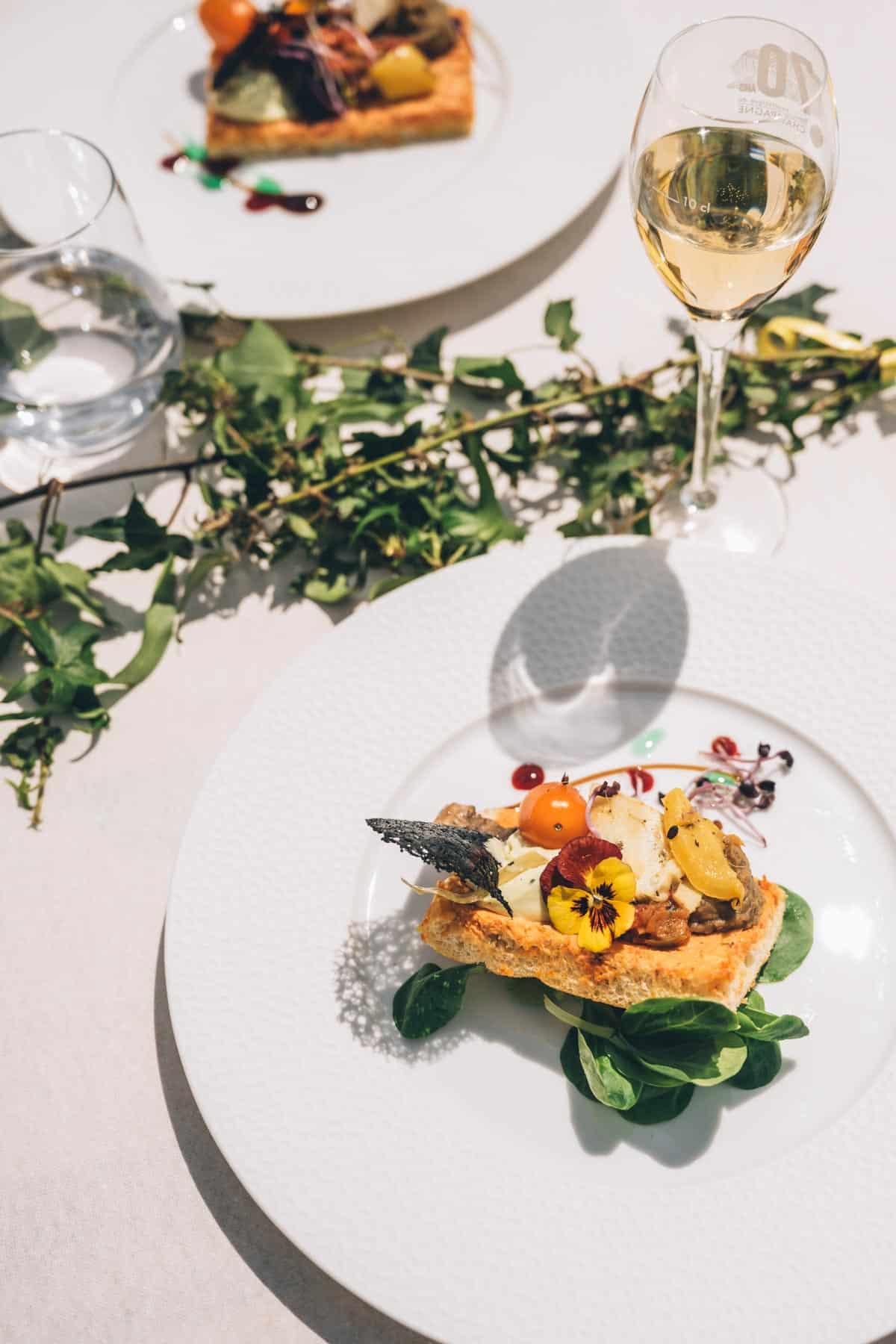 Banquet au coeur des vignes en champagne