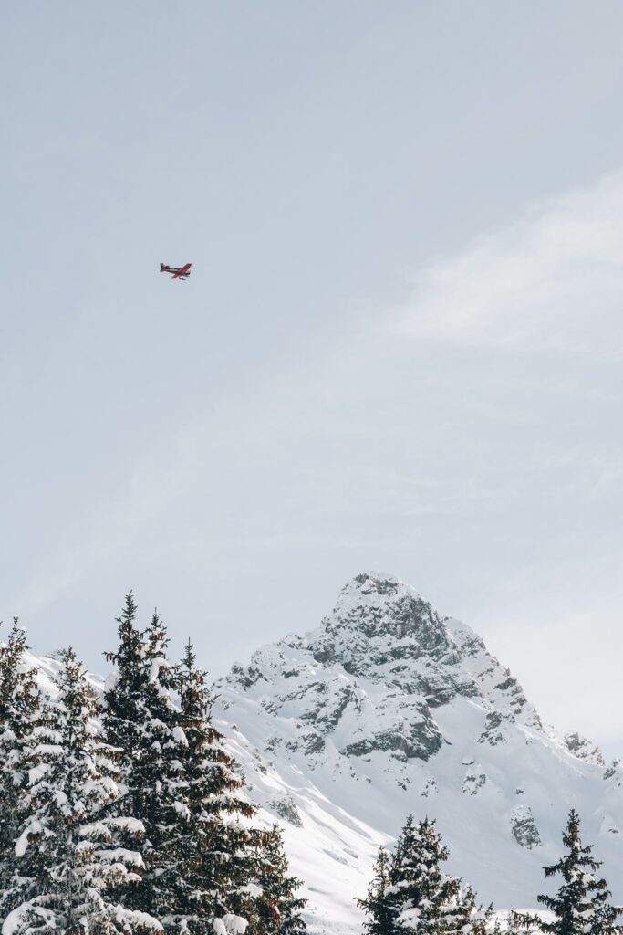 Petit avion rouge de Méribel