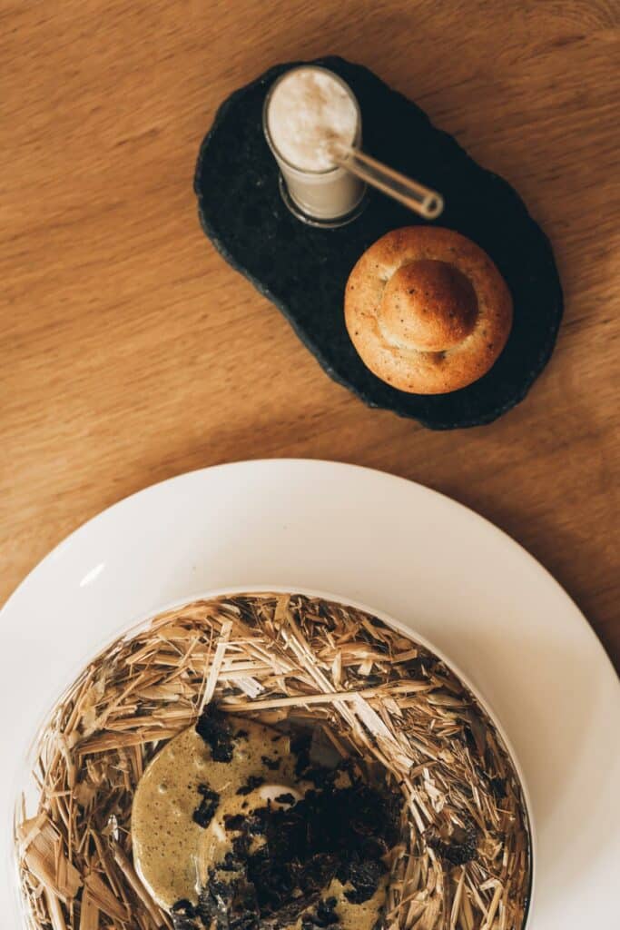 Oeuf pourri, Auberge du vieux puits