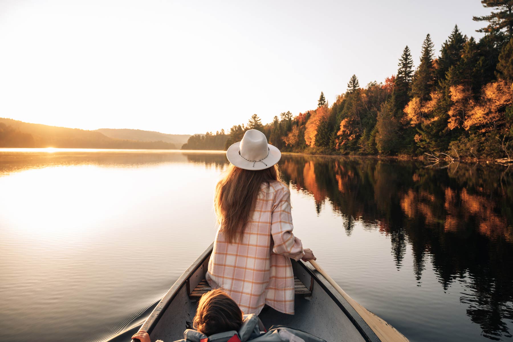 Lever de soleil en canoe à la Mauricie, Québec