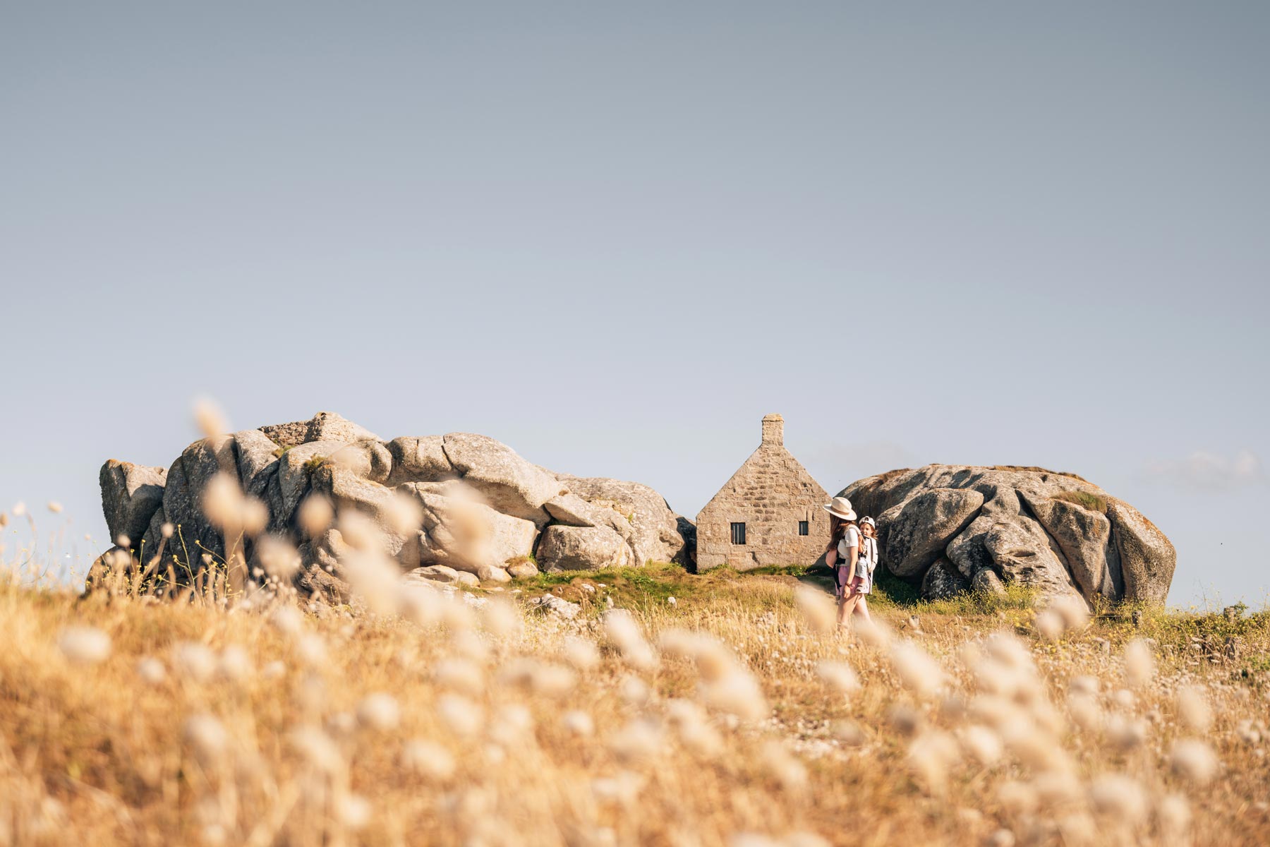 Menez Ham, Maison entre les rochers en Bretagne